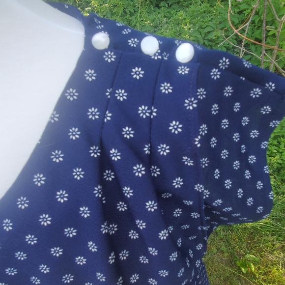 Vintage white flower dress - Picture 3 of 5